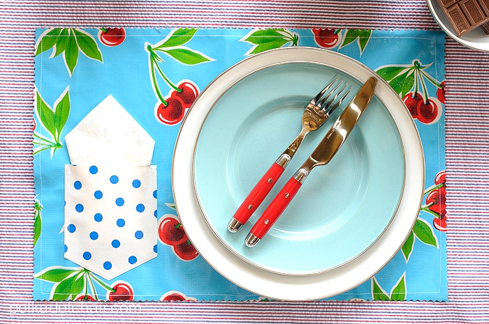 Summertime Pocket Placemat Tutorial by Melissa Mortenson of polkadotchair.com