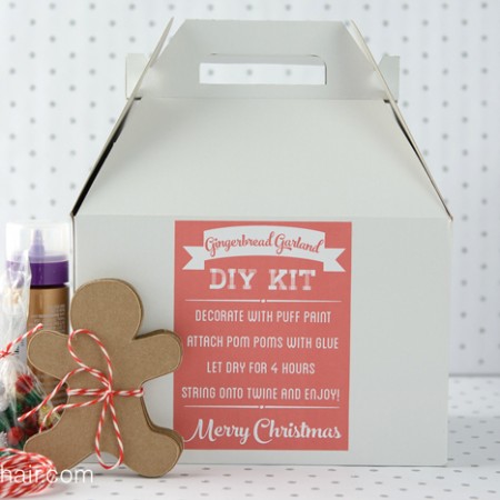 DIY Gingerbread Men Garland Craft Kit, makes a great neighbor gift for Christmas!