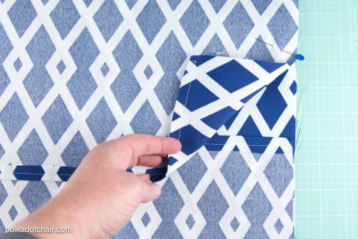 How to recover your old outdoor pillows and cushions. The project includes a sewing pattern and template for the cute anchor pillow!  