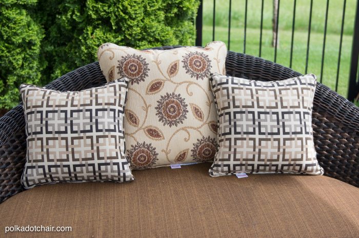 How to recover your old outdoor pillows and cushions. The project includes a sewing pattern and template for the cute anchor pillow!  