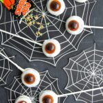 Harry Potter inspired Exploding Eyeball Cookies- they have pop rocks inside that "explode" when you eat them! So cute for Halloween Treats!