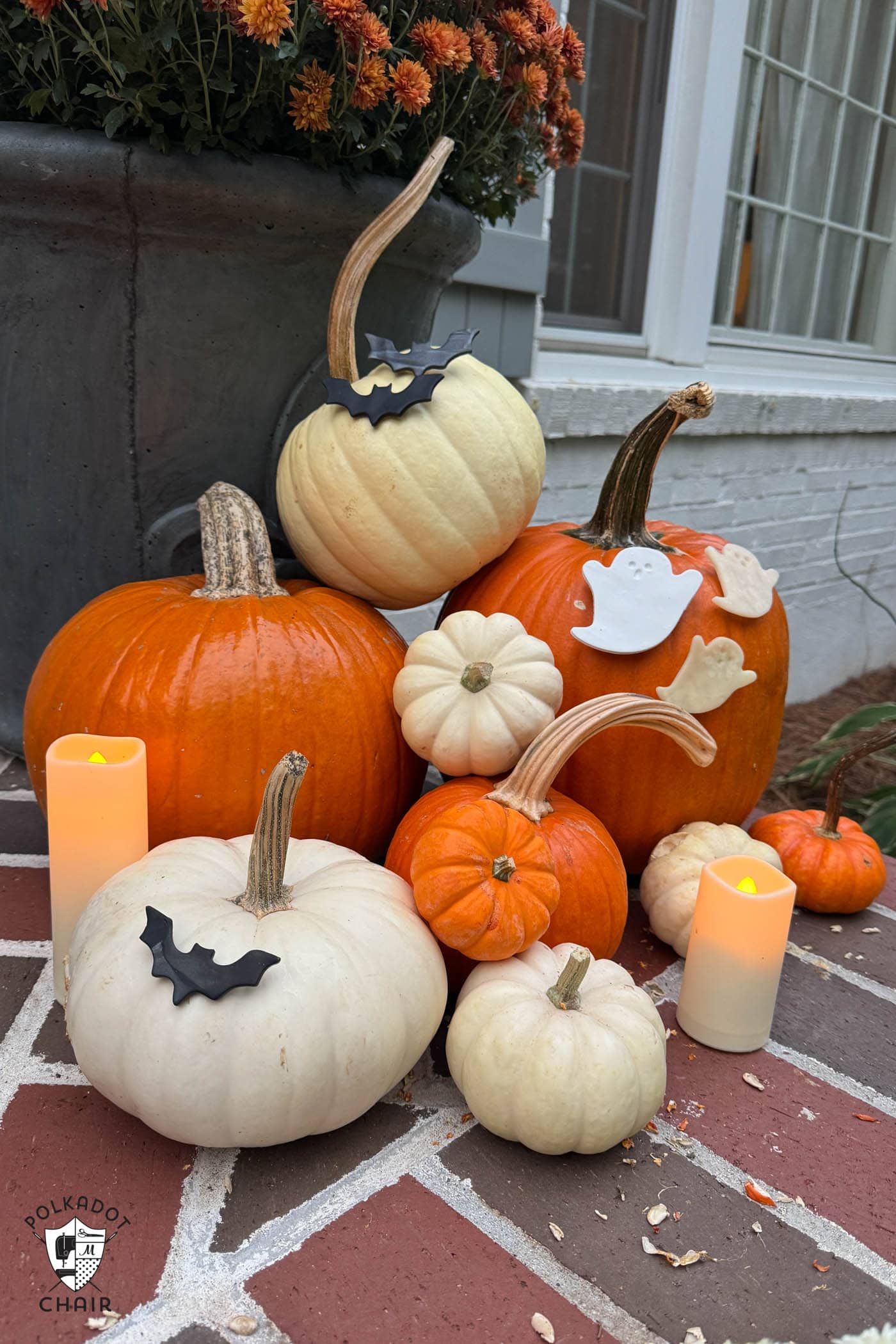 front porch decorated for halloween
