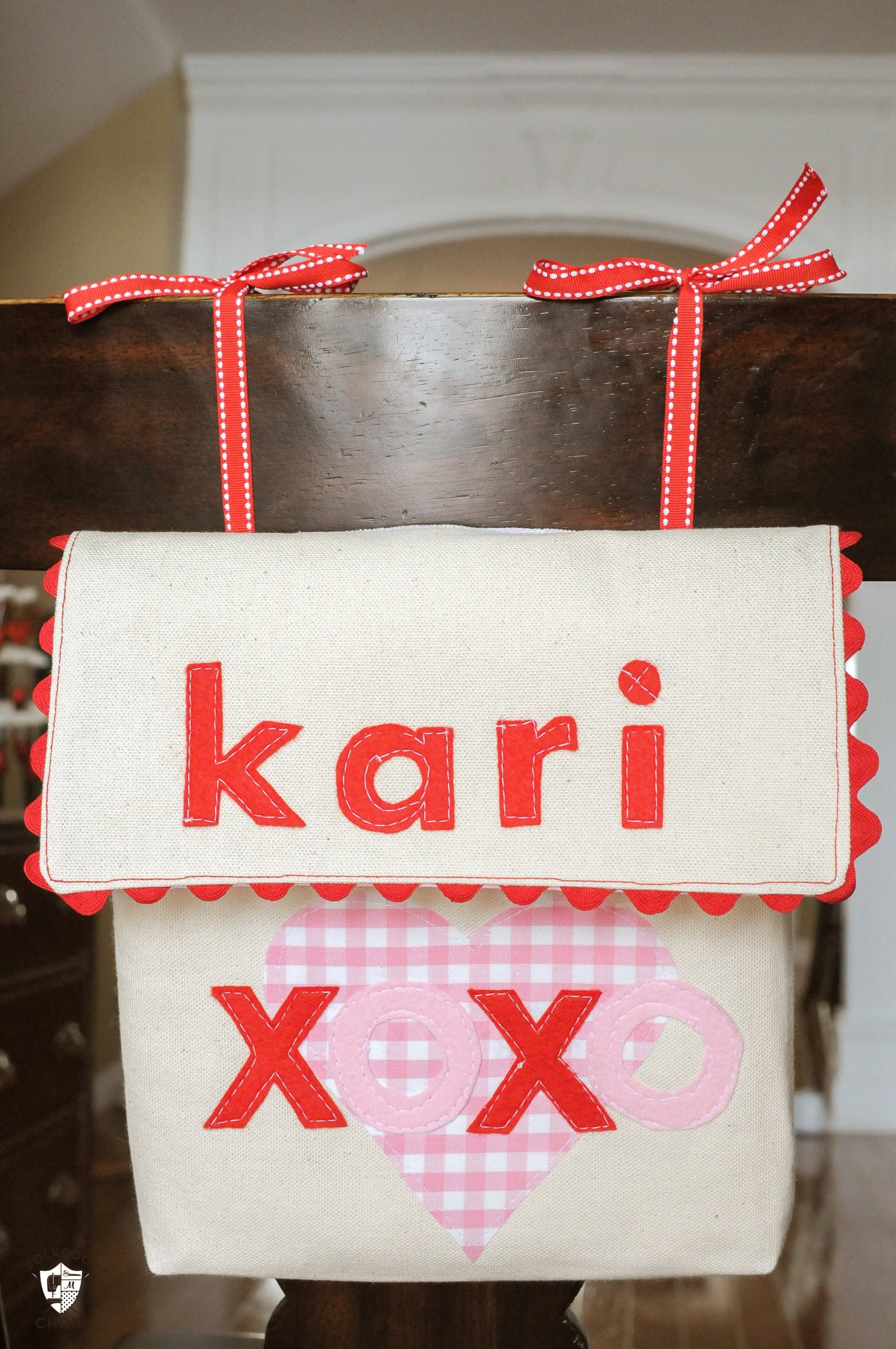 chairbacker pouch tied to a brown chair