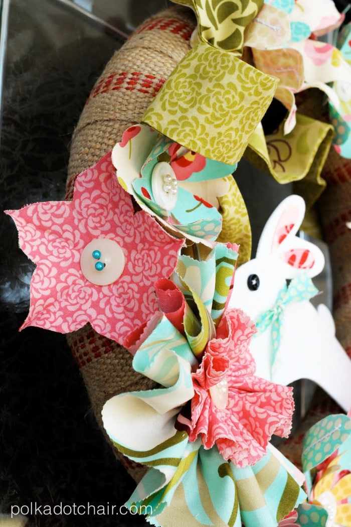 Cute DIY Wreath for Easter made with fabric flowers