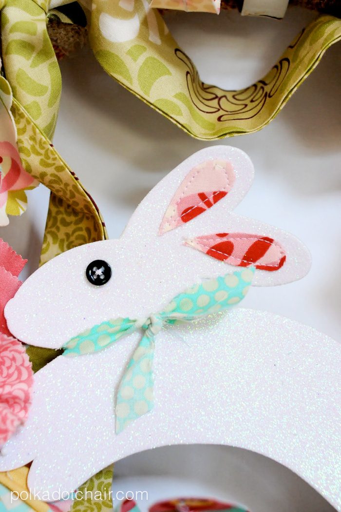 Cute DIY Wreath for Easter made with fabric flowers