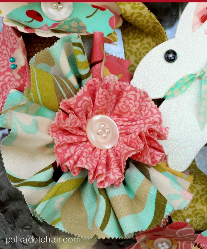 Cute DIY Wreath for Easter made with fabric flowers