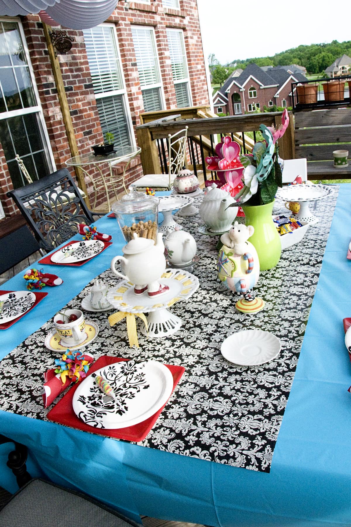Inexpensive Tablecloth Idea! The Polkadot Chair