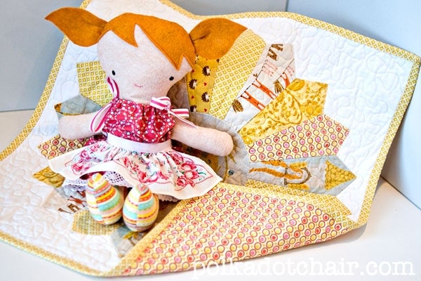 Dresden plate mini quilt or doll quilt pattern and quilting ideas