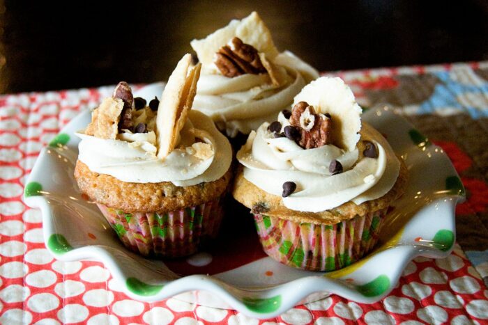 cupcakes on plate