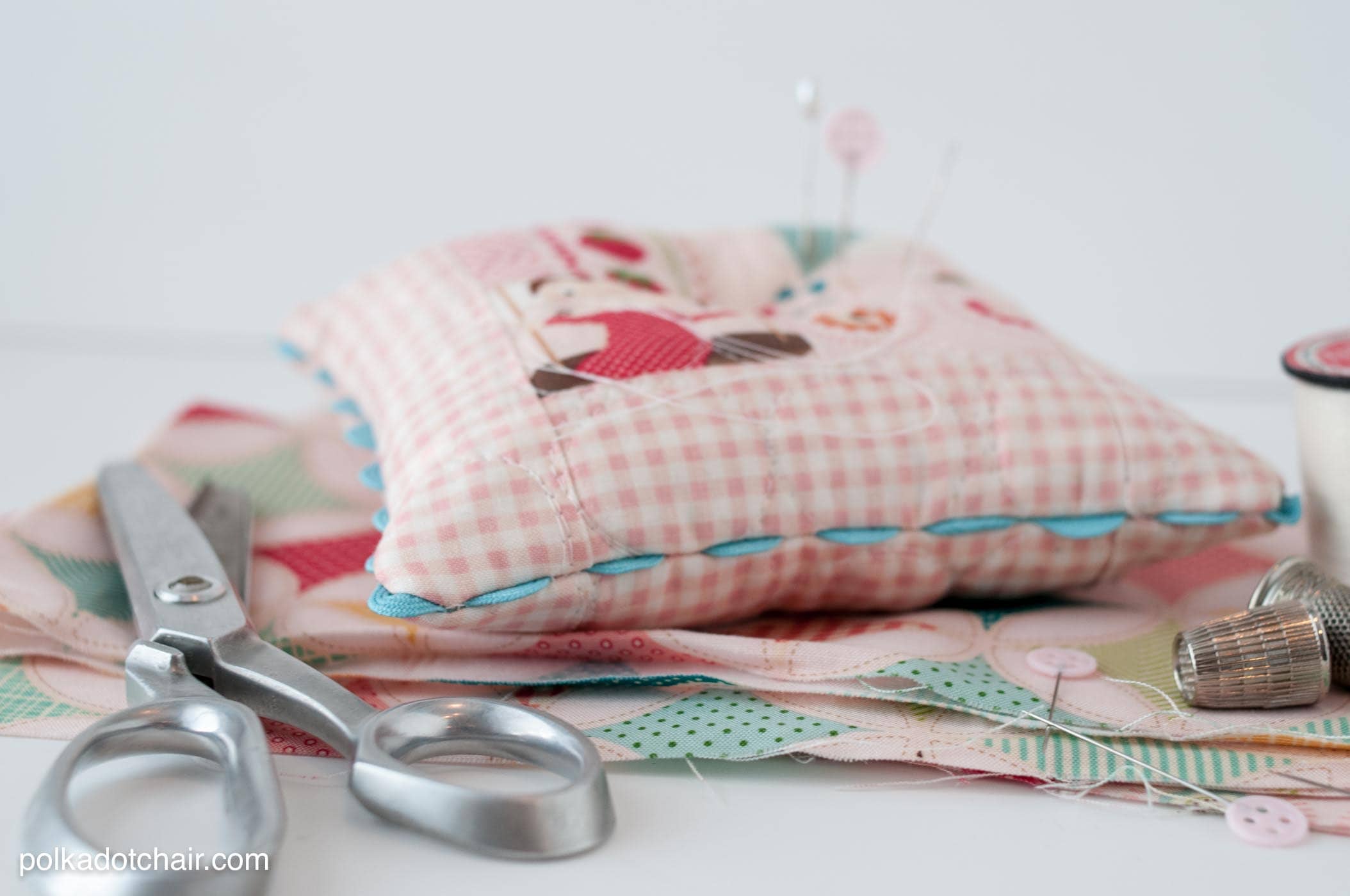 Free sewing pattern for a cute mini patchwork pincushion