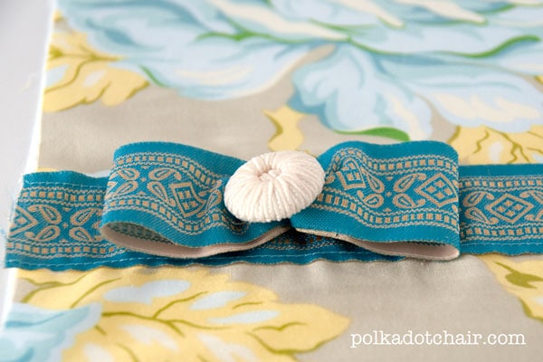 Free Sewing Pattern for an embellished stand up zippered pouch 