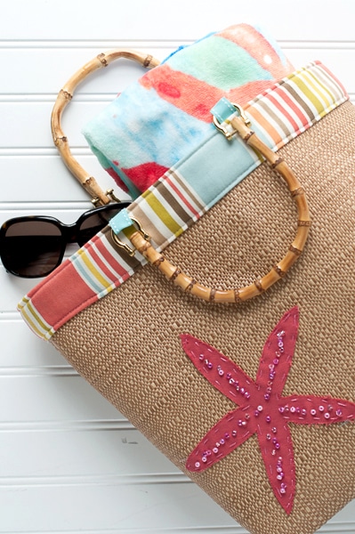 A free sewing pattern for a Straw Beach Bag