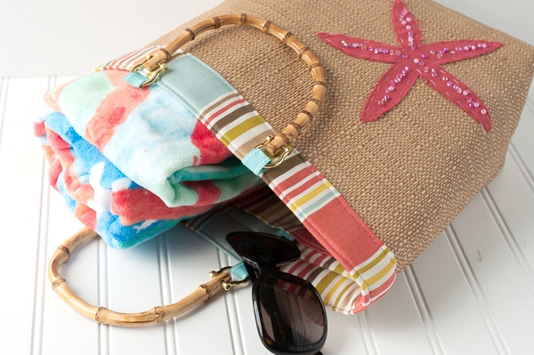 A free sewing pattern for a Straw Beach Bag