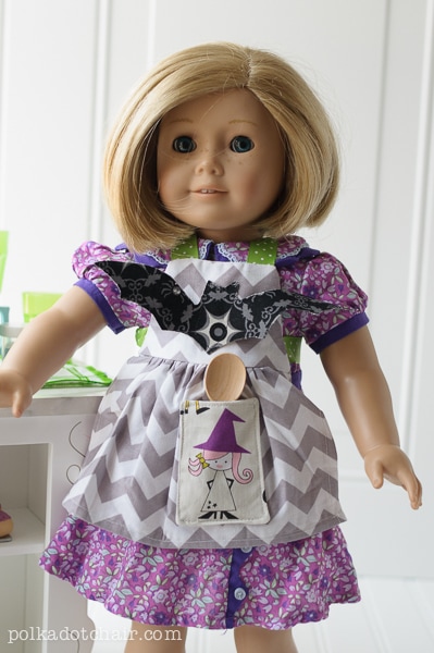 FREE Halloween American Girl Doll Sewing Patterns - love this Halloween Apron tutorial! 