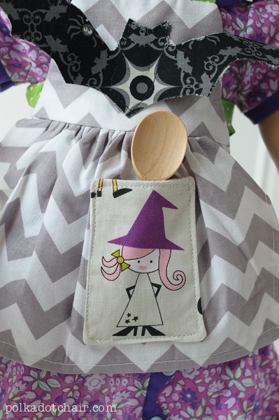 FREE Halloween American Girl Doll Sewing Patterns - love this Halloween Apron tutorial! 