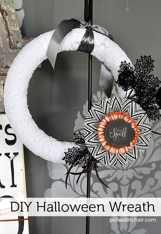 DIY Halloween Wreath Tutorial- the wreath is interchangeable, just switch out the decorations based on the seasons