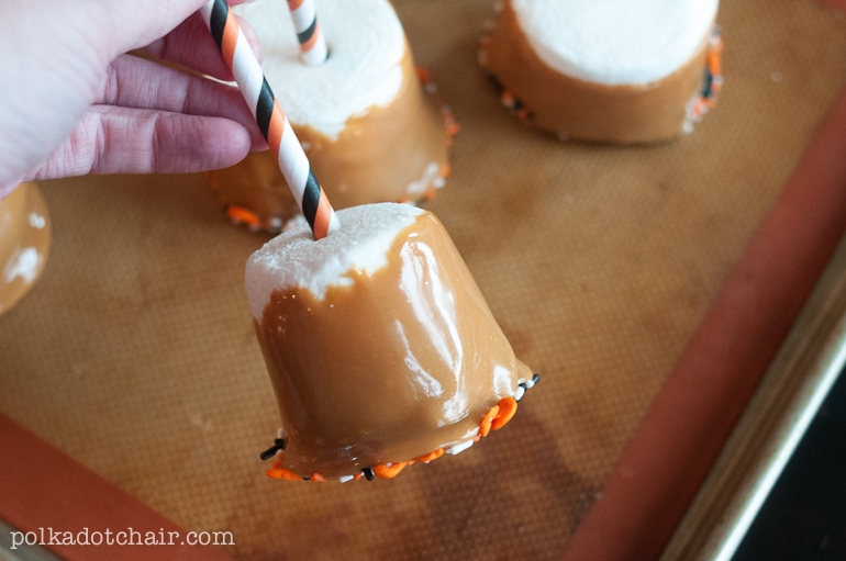 How to make caramel dipped marshmallows
