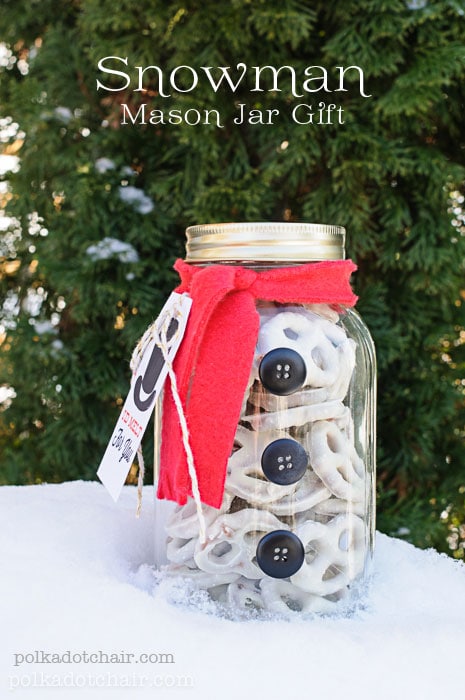 DIY Snowman Kit in a Jar with Free Printable Tag - Great Neighbor Gift,  Teacher Gift, Stocking Stuffer 