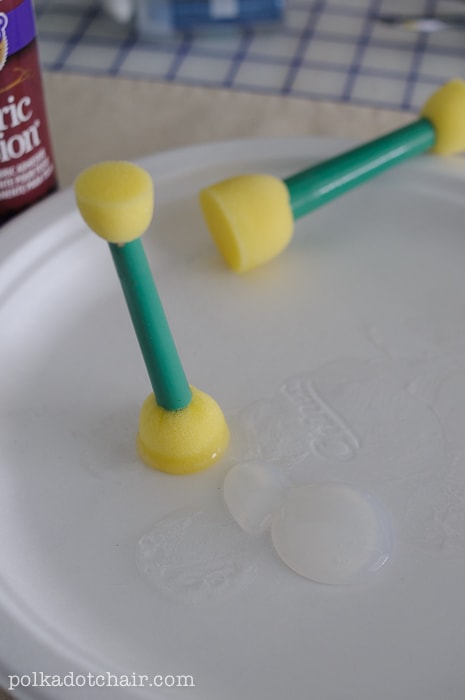 How to make a Polka Dot Glitter Table Runner on polkadotchair.com