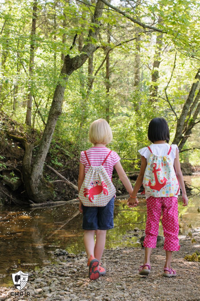 Free Sewing Pattern for a simple summer drawstring backpack for kids. Even includes a free download for the crab and anchor applique shapes on the bag.