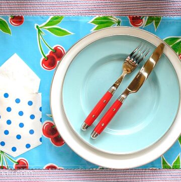 Summertime Pocket Placemat Tutorial by Melissa Mortenson of polkadotchair.com