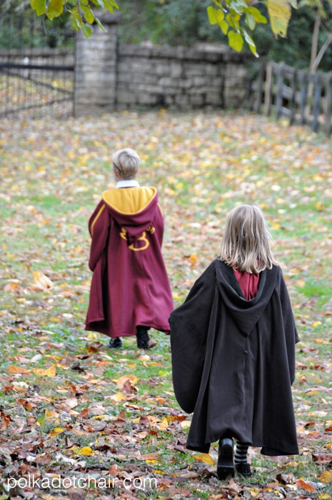 How to make your own Harry Potter Quidditch Robes on polkadotchair.com