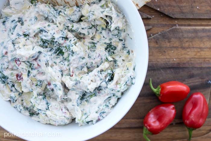 Creamy Spinach and Artichoke Dip Recipe on polkadotchair.com