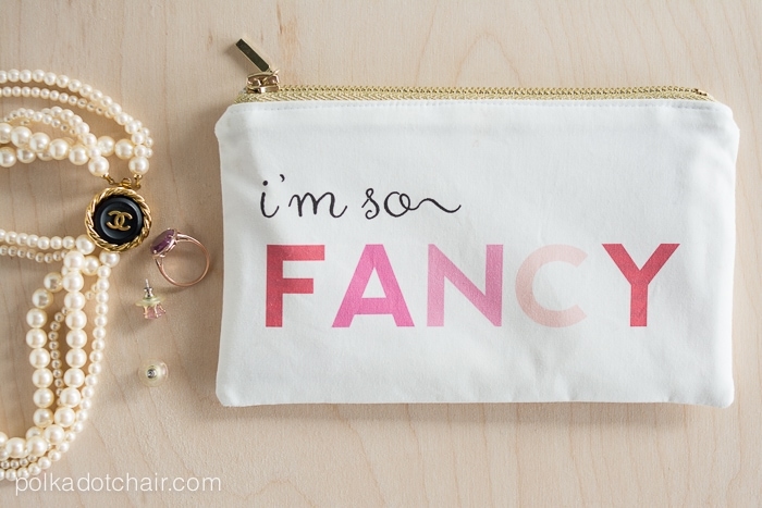 "I'm so Fancy" Make Up bag sewing pattern with free printable! 