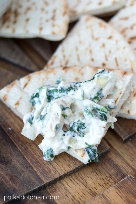 Creamy Spinach and Artichoke Dip Recipe on polkadotchair.com