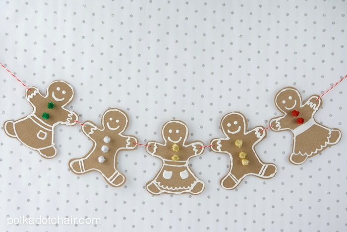 DIY Gingerbread Men Garland Craft Kit, makes a great neighbor gift for Christmas!