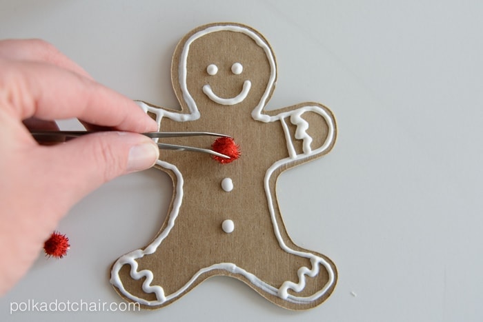 DIY Gingerbread Garland Christmas Craft Kit, a clever idea for a Christmas gift for friends! They can make it themselves 