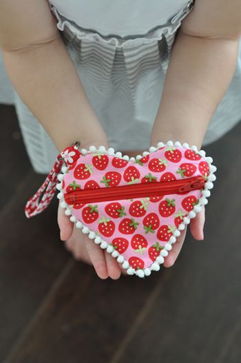 Adorable Pom Pom Heart Zippered Pouch Sewing Pattern