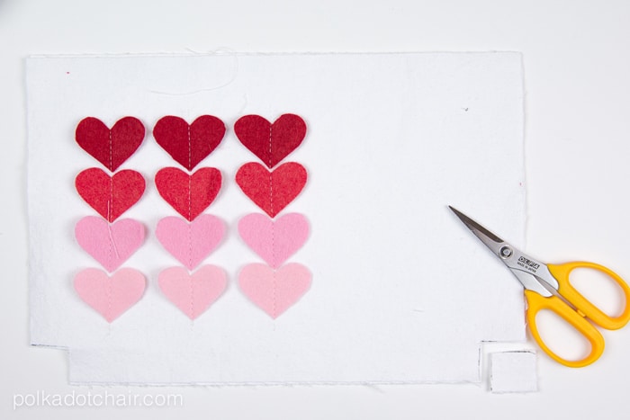 Sweetheart Zip Pouch Sewing Tutorial.. a cute and simple Valentine's Day Sewing Project