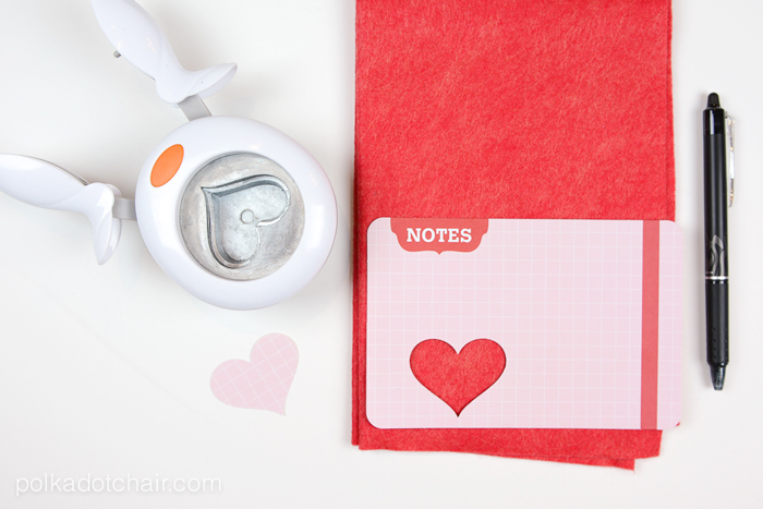 Sweetheart Zip Pouch Sewing Tutorial.. a cute and simple Valentine's Day Sewing Project