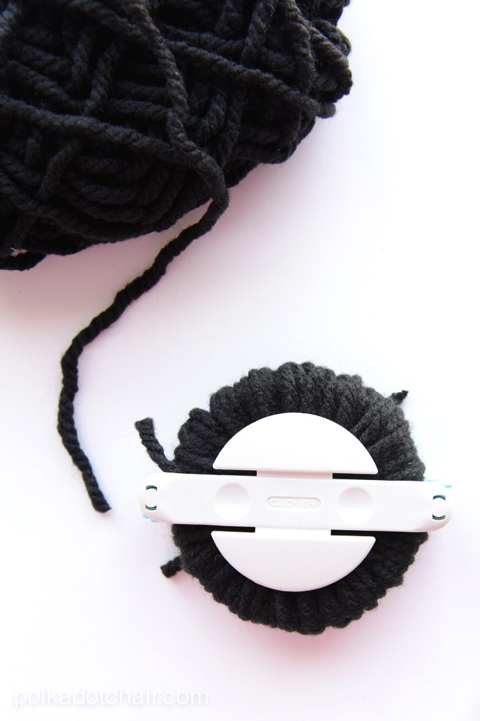 How to make a pom pom with yarn.