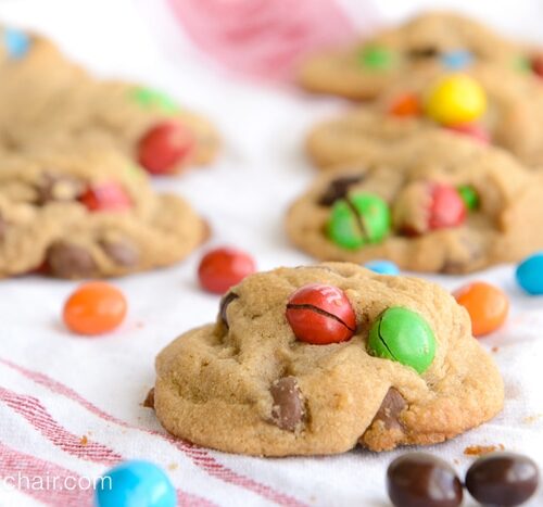 Crispy Chocolate Chip Cookies with M&M's - Style Sweet