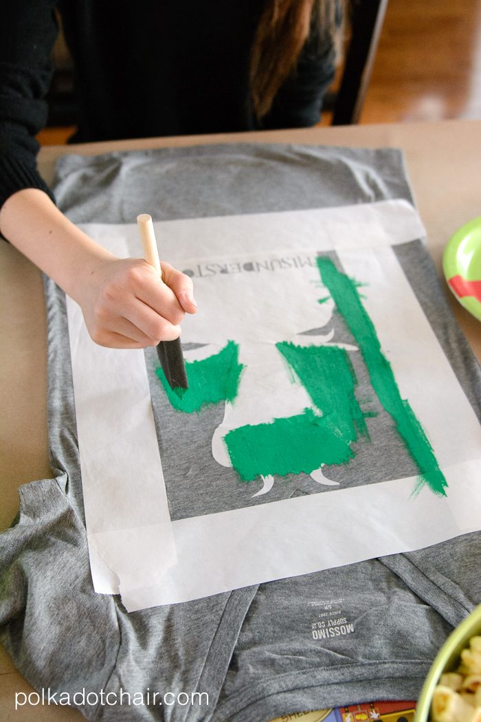 painting a t shirt