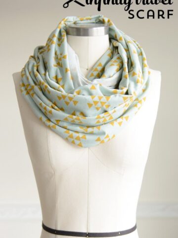 DIY Snap Up Infinity Scarf pattern by Melissa of polkadotchair.com - perfect for traveling