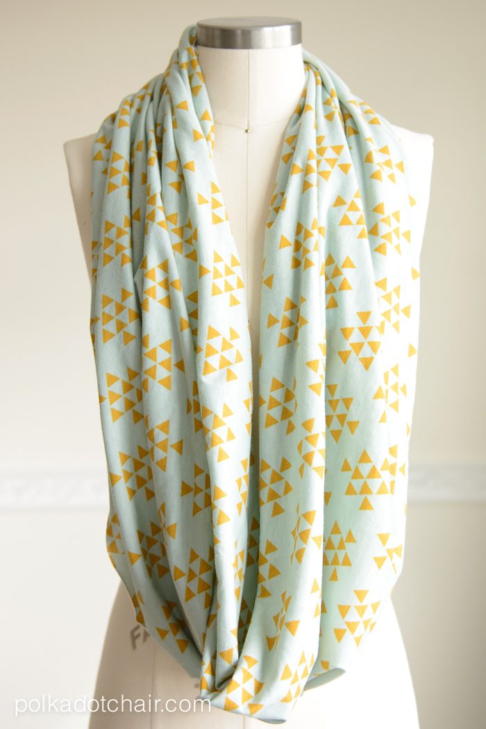 DIY Snap Up Infinity Scarf pattern by Melissa of polkadotchair.com - perfect for traveling