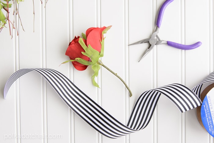 DIY Kentucky Derby Wreath- cute decoration for Derby Day! 