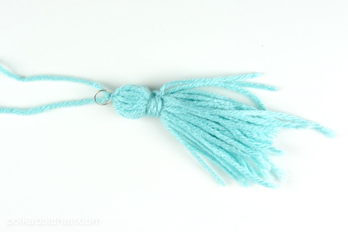 How to make a mini tassel that attaches to a zipper out of yarn -