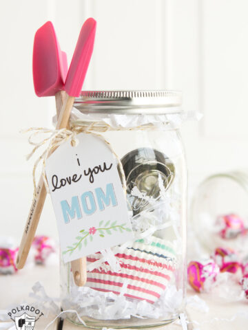 15 Clever Mason Jar Gift Ideas for Mom - perfect for a last minute gift!