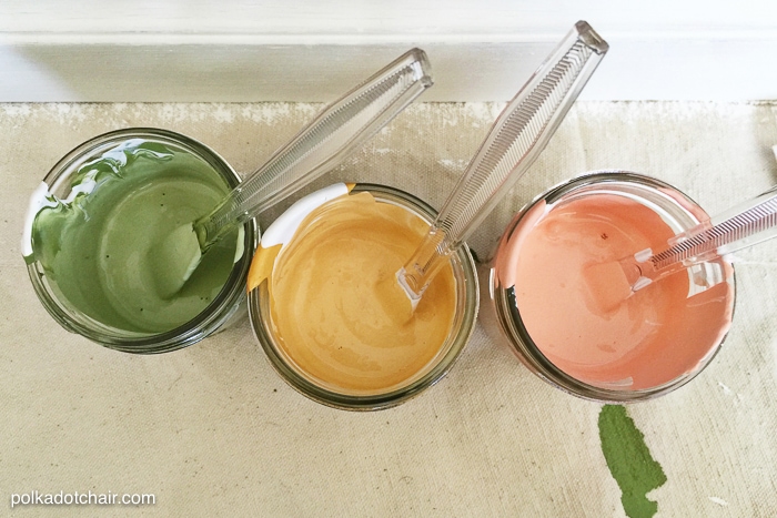 How to paint furniture using Chalky Finish paint. A colorful DIY makeover for an entryway bench! 