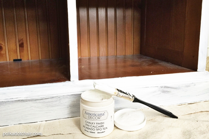 How to paint furniture using Chalky Finish paint. A colorful DIY makeover for an entryway bench! 