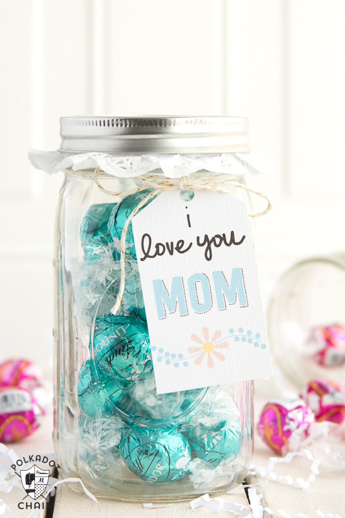 15 Clever Mason Jar Gift Ideas for Mom - perfect for a last minute gift!