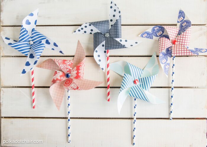 Cute tutorial on how to make a pinwheel using a paper straw. Great craft idea to decorate for the 4th of July. 