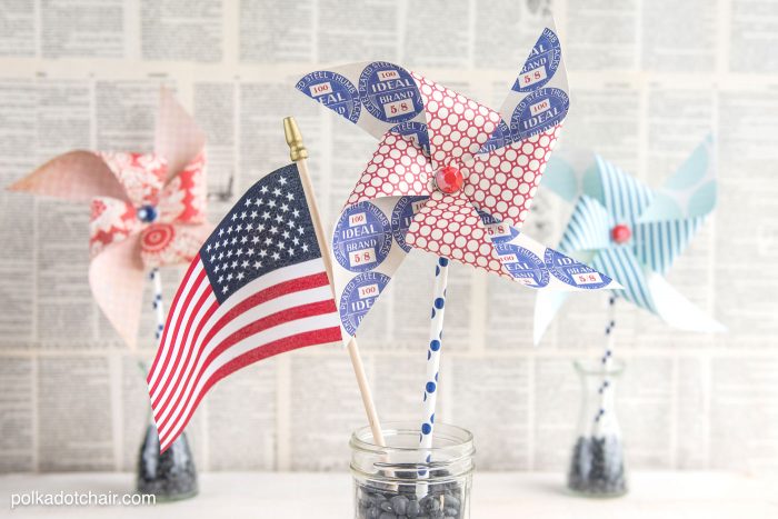 Cute tutorial on how to make a pinwheel using a paper straw. Great craft idea to decorate for the 4th of July. 