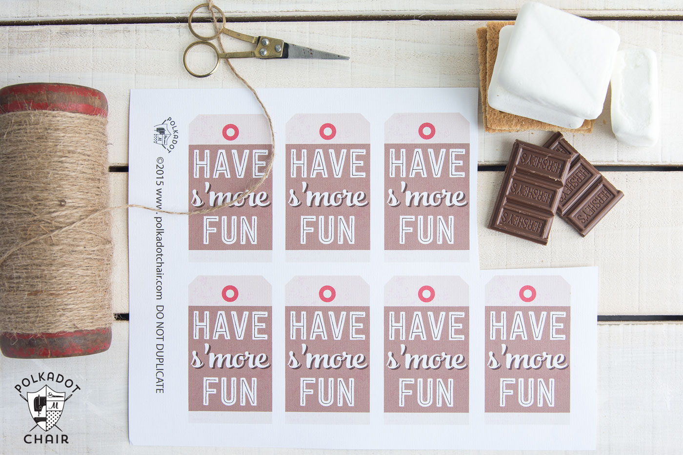 Cute S'mores Mason Jar Gift Idea- there is a free download of the gift tag too.