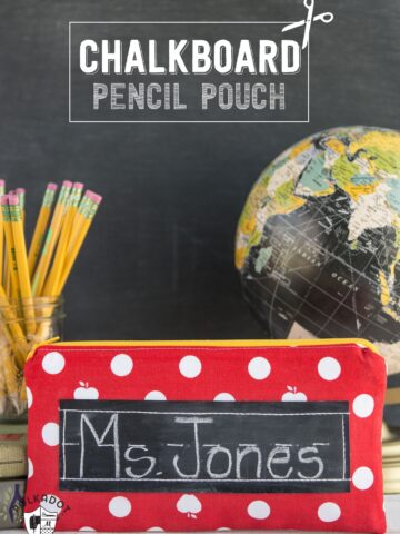 Cute pencil pouch sewing pattern, love the addition of chalkboard fabric to the front
