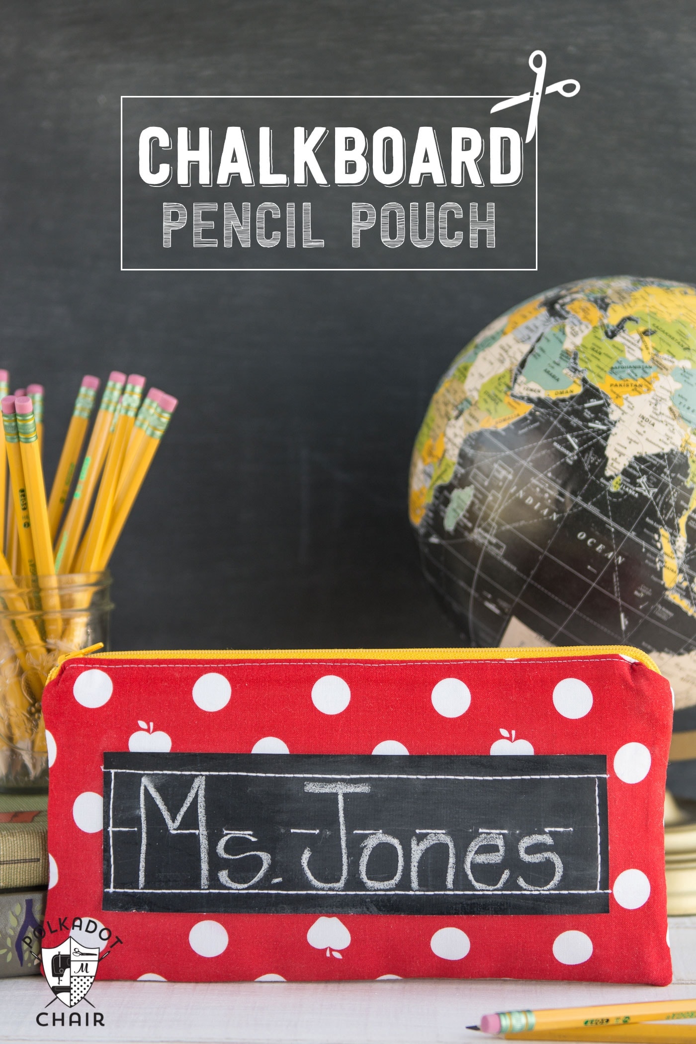 Cute pencil pouch sewing pattern, love the addition of chalkboard fabric to the front 